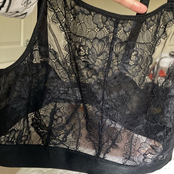 Lingerie - Picture 9 of 9